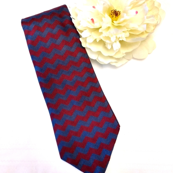 Villa Bugatti GeometricItalian Silk Neck Tie - Picture 3 of 8